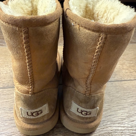 UGG Girls Short Chestnut Brown Pull-On Boots, Size 2, Fair Condition, Winter - Picture 5 of 12